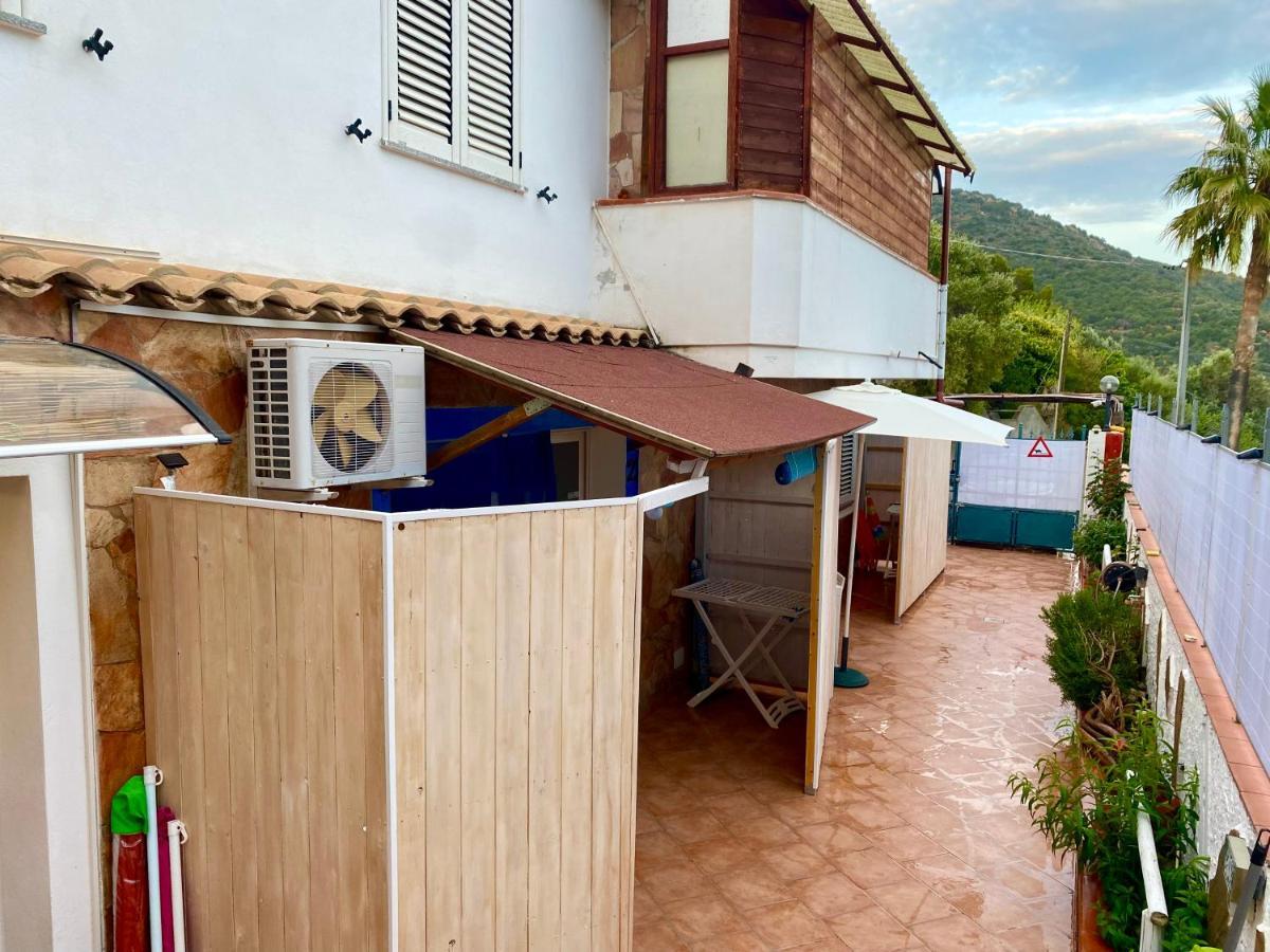 L'Oasi Di Chia Bed and Breakfast Exteriör bild